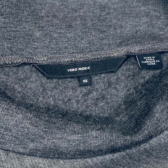 🛍 2/$25 Vero Moda V-Neck Sweater - Picture 7 of 8